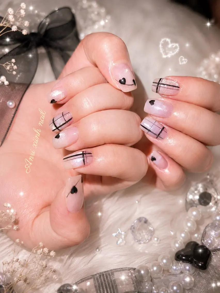 ネイル チークネイル 長さ出し フットネイル ジェルネイル 卒業式 𝓐𝓷𝓻𝓲 XiinhNailのネイルデザイン