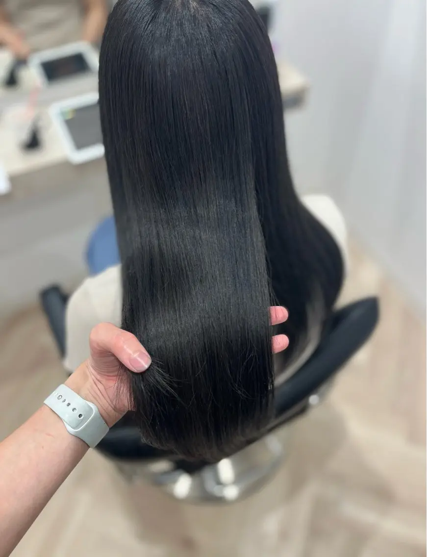 ロング カラー 黒髪 グレーブラック 🫧ぷる艶カラー🫧 Yuubi🦩のヘアスタイル