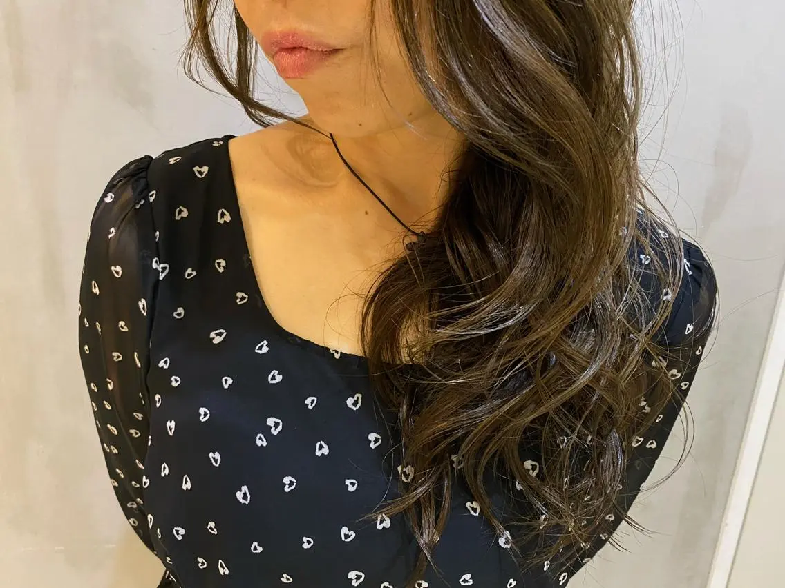 セミロング カラー ヘアアレンジ ネイル マツエク・マツパ 透明感カラー ハイライトカラー 外国人風カラー ハイライト 外ハネヘア 夜23時まで予約🉑 reverieあきらのヘアスタイル