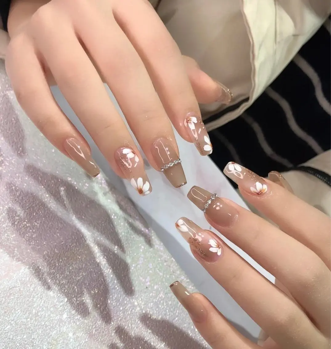 ネイル 長さ出し ネイルチップ ワンホンネイル ISA_ BELLAのネイルデザイン