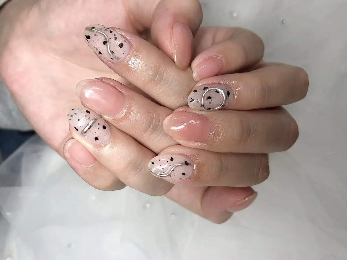 ネイル RUBYネイルサロン 9Caratsのネイルデザイン