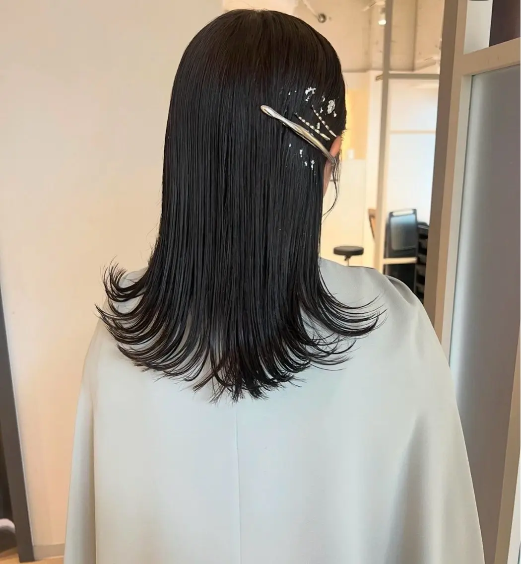 セミロング カラー ヘアアレンジ グレージュ 暗髪カラー🫐パーマ おくだりんかのヘアスタイル