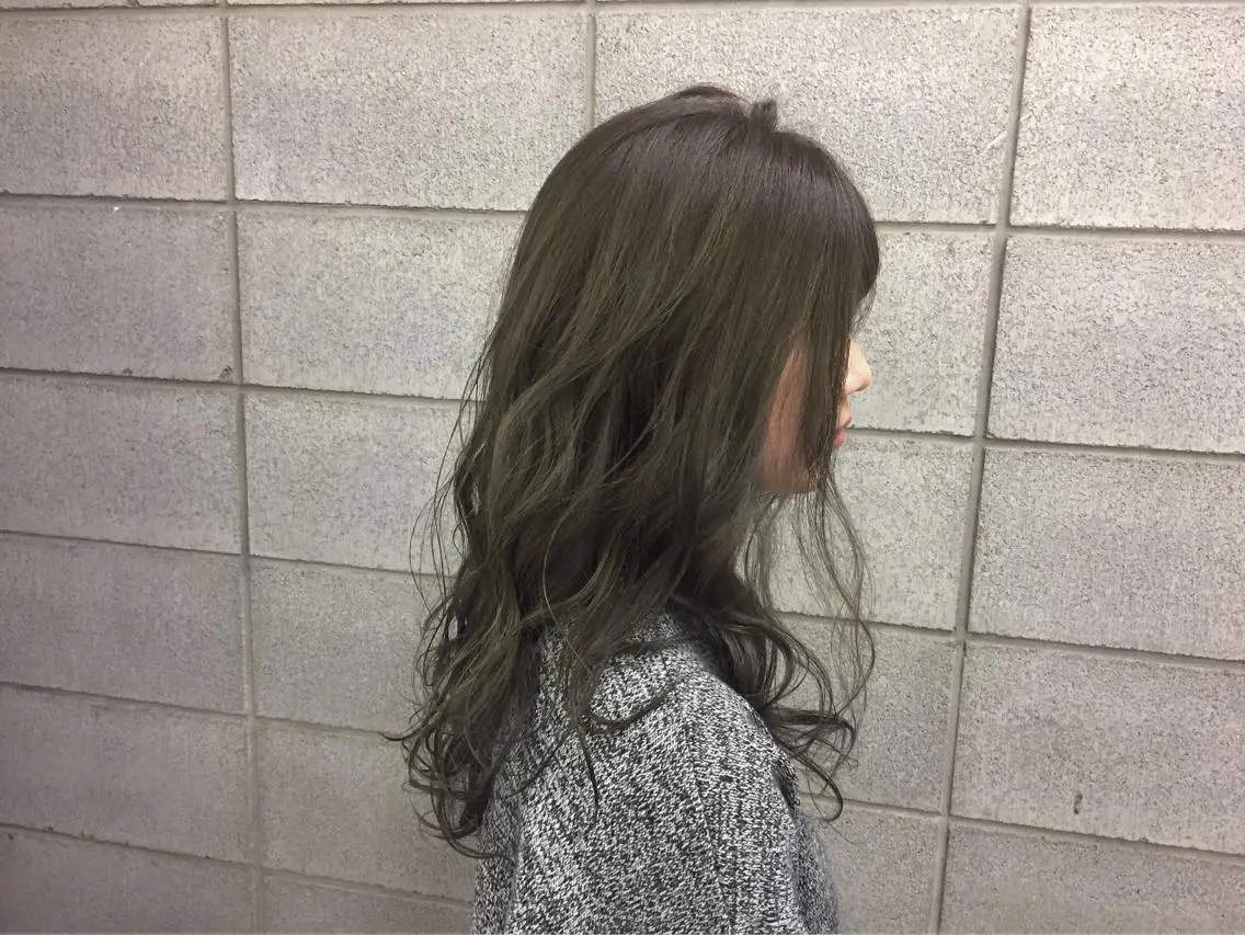 ロング カラー ITO YUKIのヘアスタイル