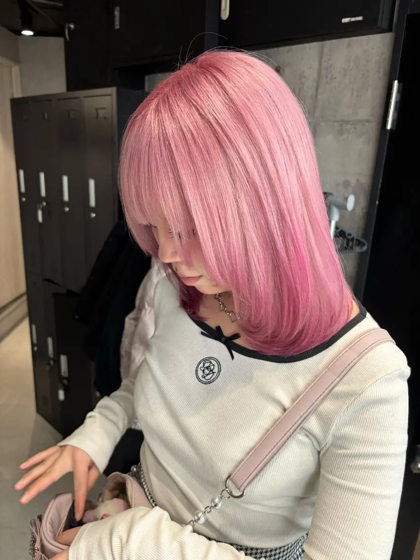 ミディアム カラー デザインカラー ピンクカラー カット ヘアカラー トリートメント _WHITE / KENTOのヘアスタイル
