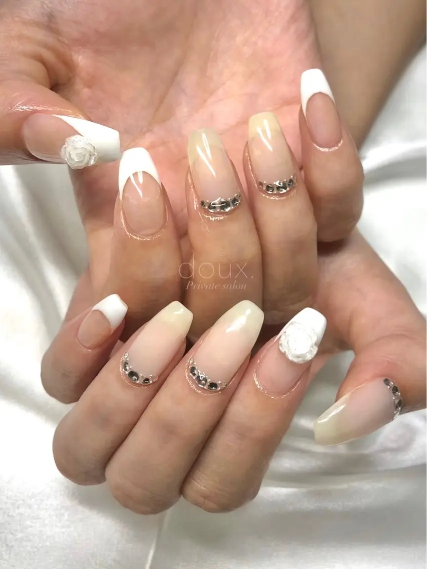 ネイル フレンチネイル キラキラネイル 韓国ネイル ニュアンスネイル オフィスネイル ハンドネイル doux. nailのネイルデザイン
