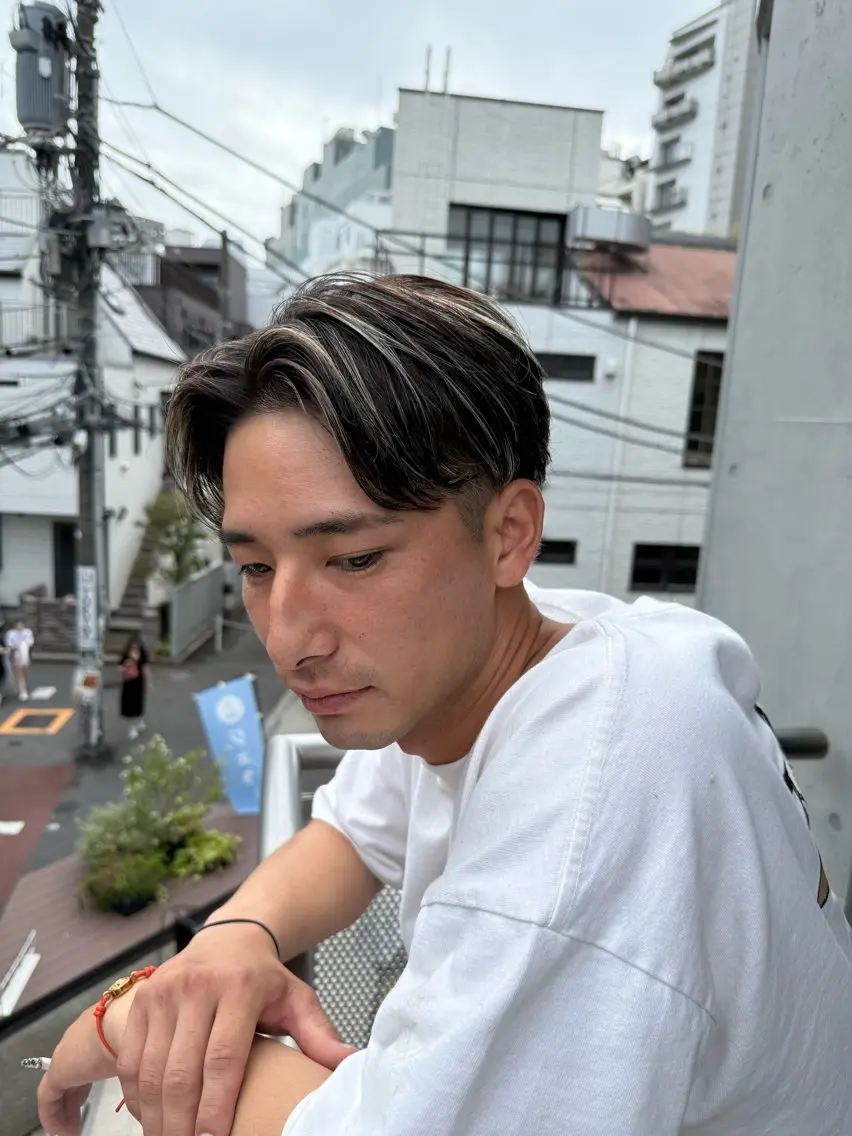 ショート ハイライト ヘアカラー トリートメント 山影✨バレイヤージュ ハイライト✨メンズ◎のヘアスタイル