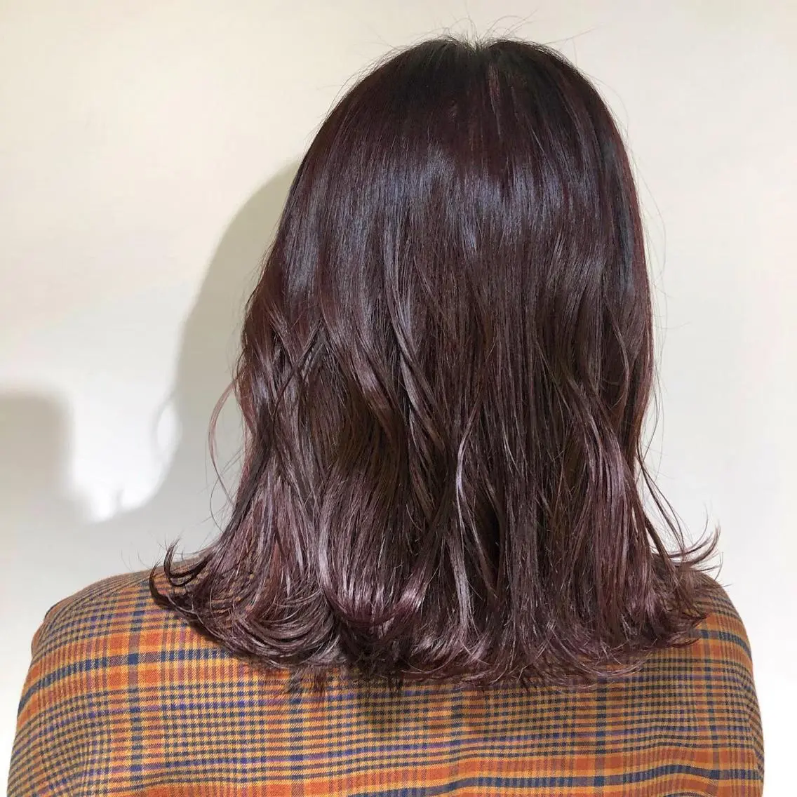 ミディアム カラー ブリーチ ボルドーカラー ブリーチなしカラー 🍊新宿南口🍊 ERINAのヘアスタイル