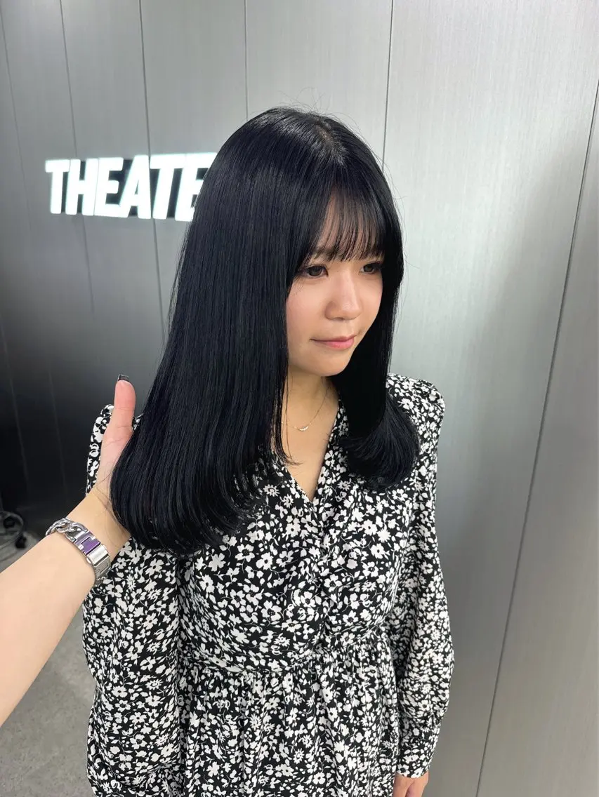 ロング カラー 暗髪🩶ラベンダー/ ブルー/ユウナ🤍のヘアスタイル