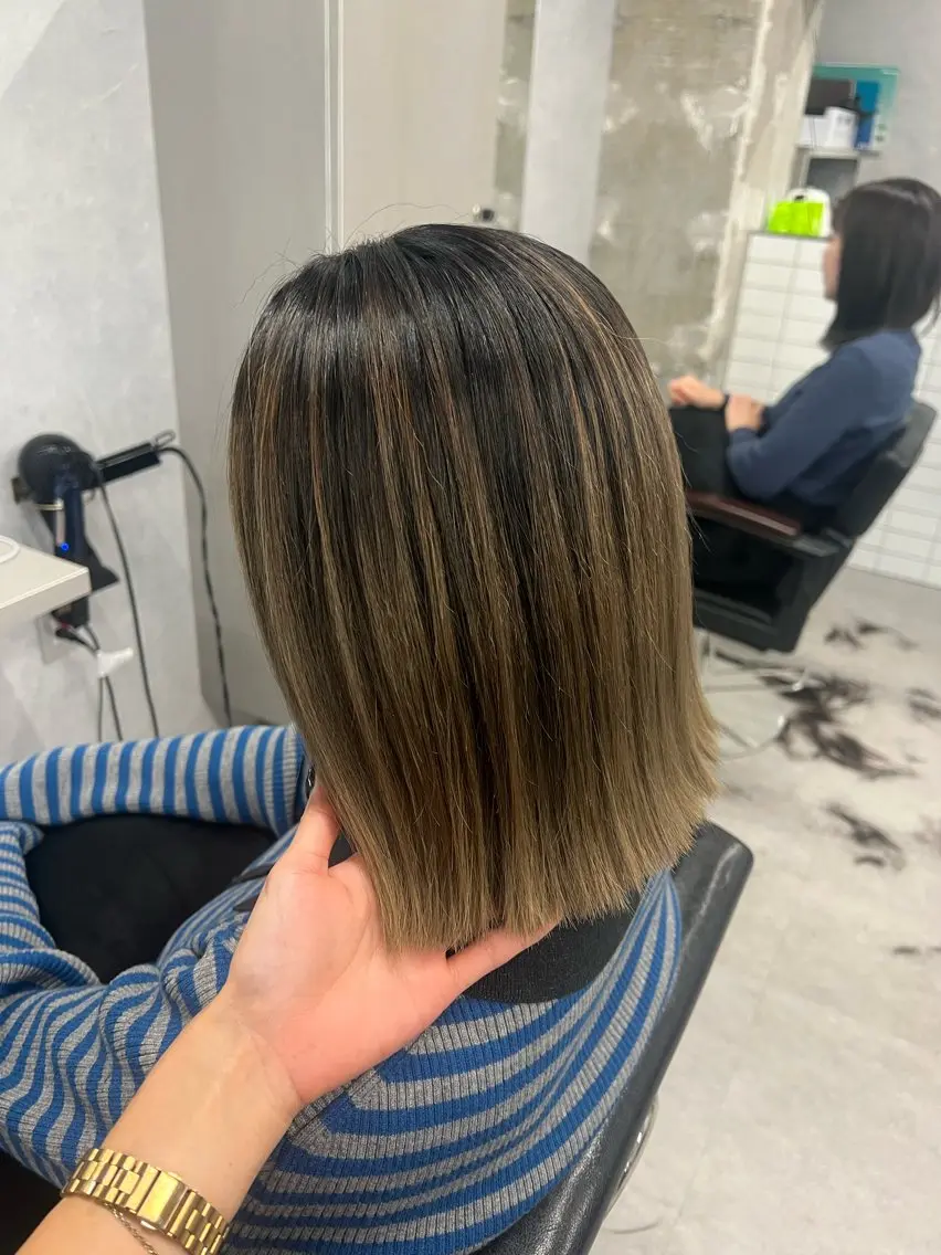 ショート レイヤーカット ヘアカラー 石津 優菜のヘアスタイル