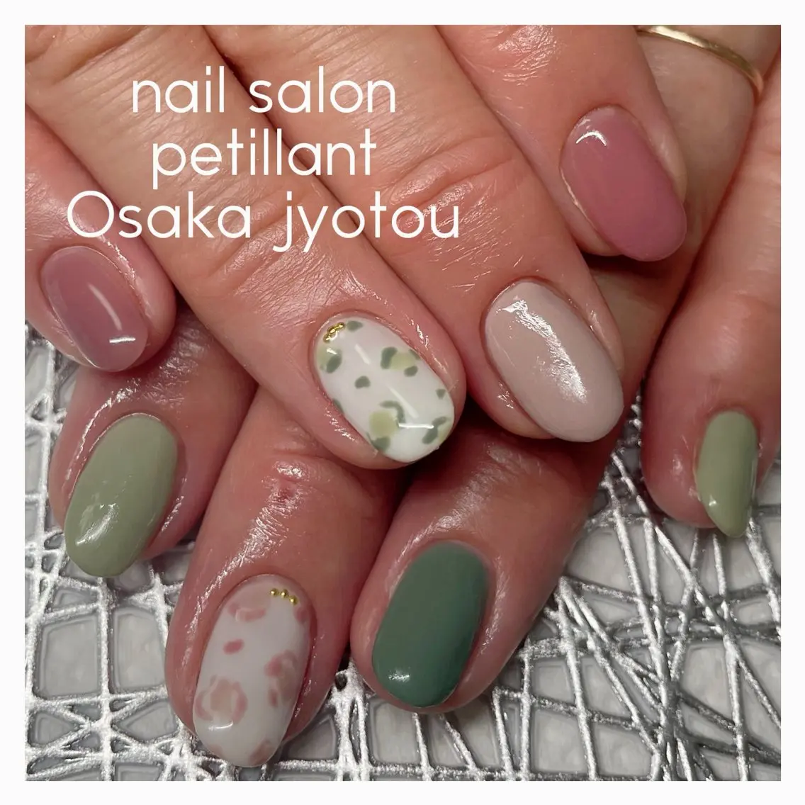 ネイル 卒業式 グリーン ピンク 春ネイル nail salon petillantのネイルデザイン