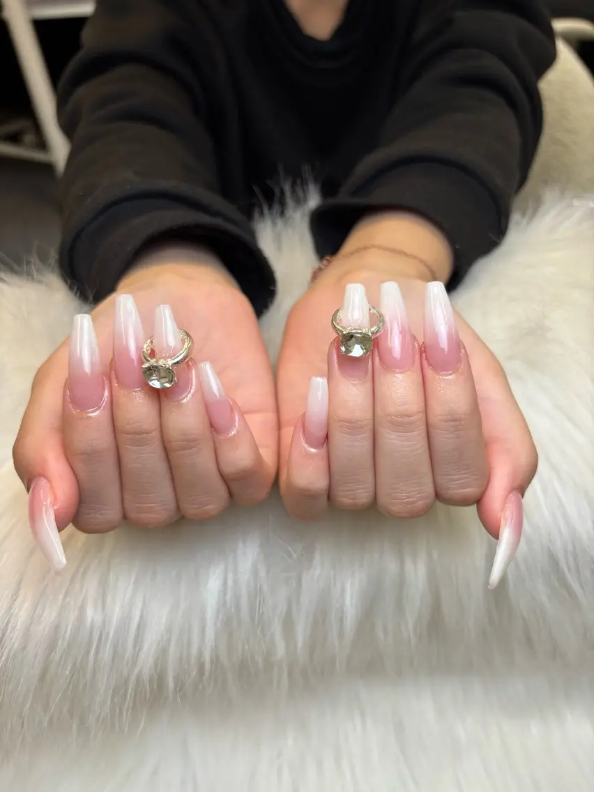 ネイル グラデーション キラキラネイル ワンカラーネイル 冬ネイル Jenn Nail Salonのネイルデザイン