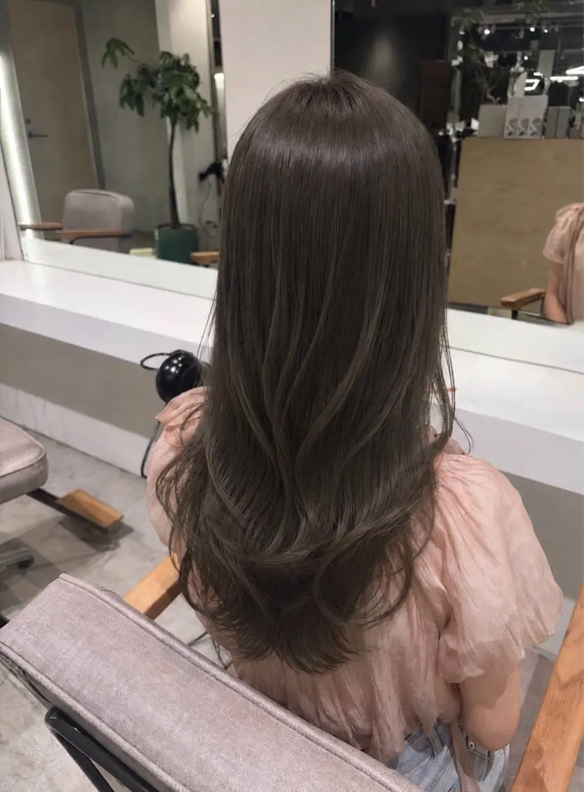 カラー ベージュカラー オリーブベージュ ヘアカラー 川口 琴音のヘアスタイル