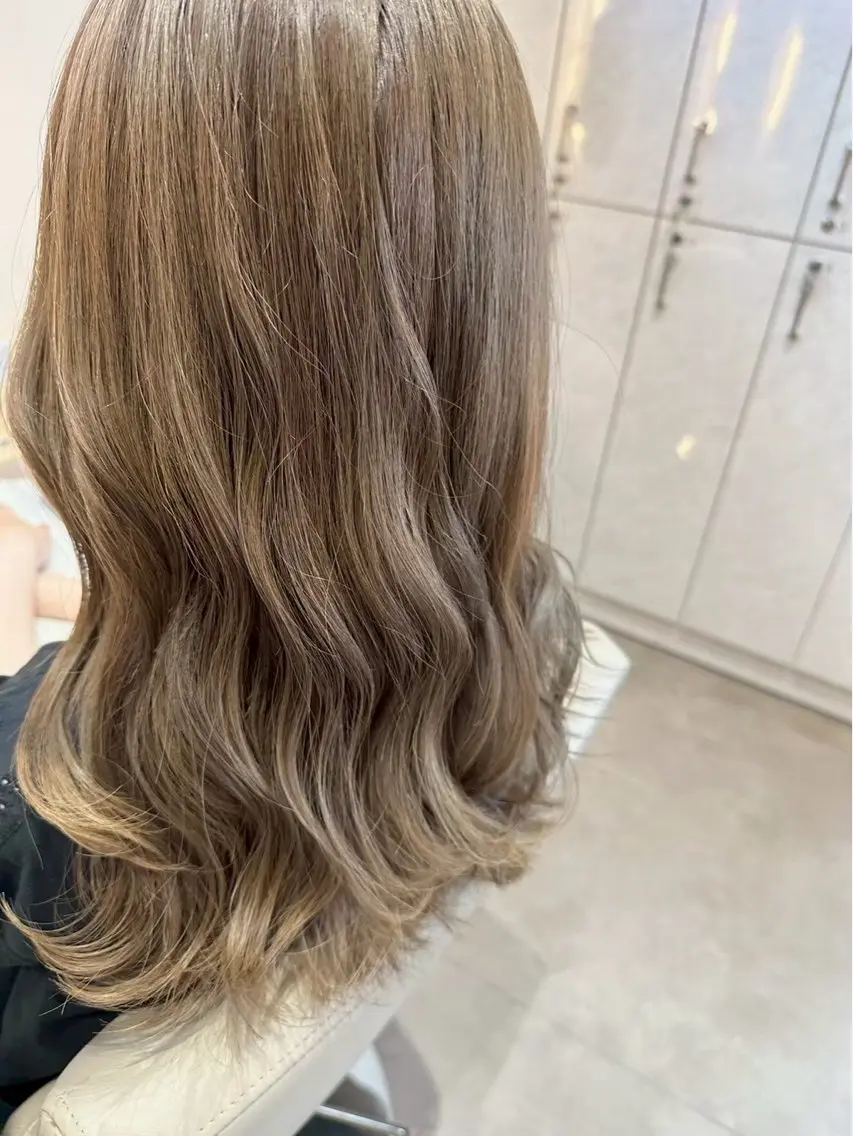 ロング 🩵透明感カラー🩵 TOMOのヘアスタイル