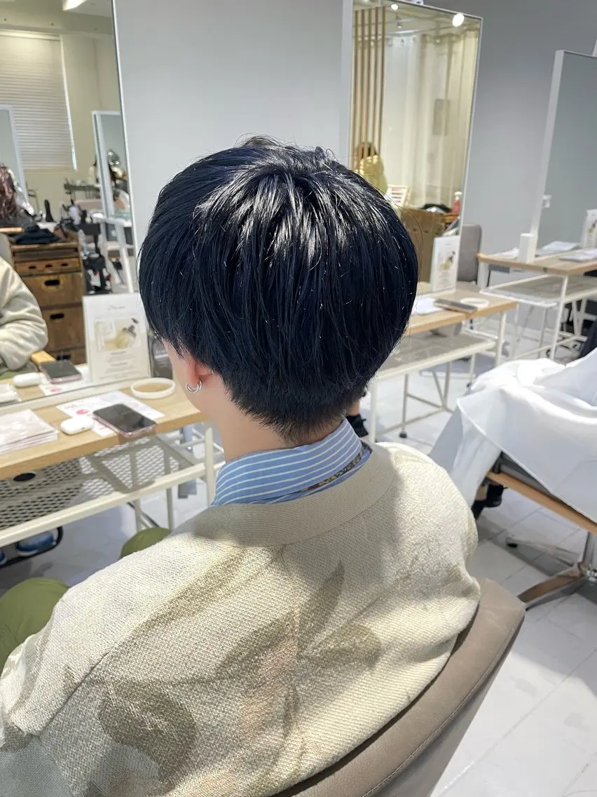 カラー メンズ メンズブリーチ 黒髪 ブリーチ ブルーカラー ブルーブラック clan .のヘアスタイル