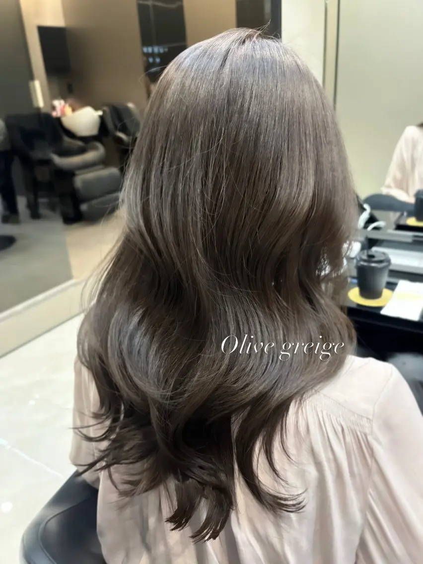 ロング カラー ベージュカラー 透明感カラー オレンジ 秋屋 美々梨のヘアスタイル
