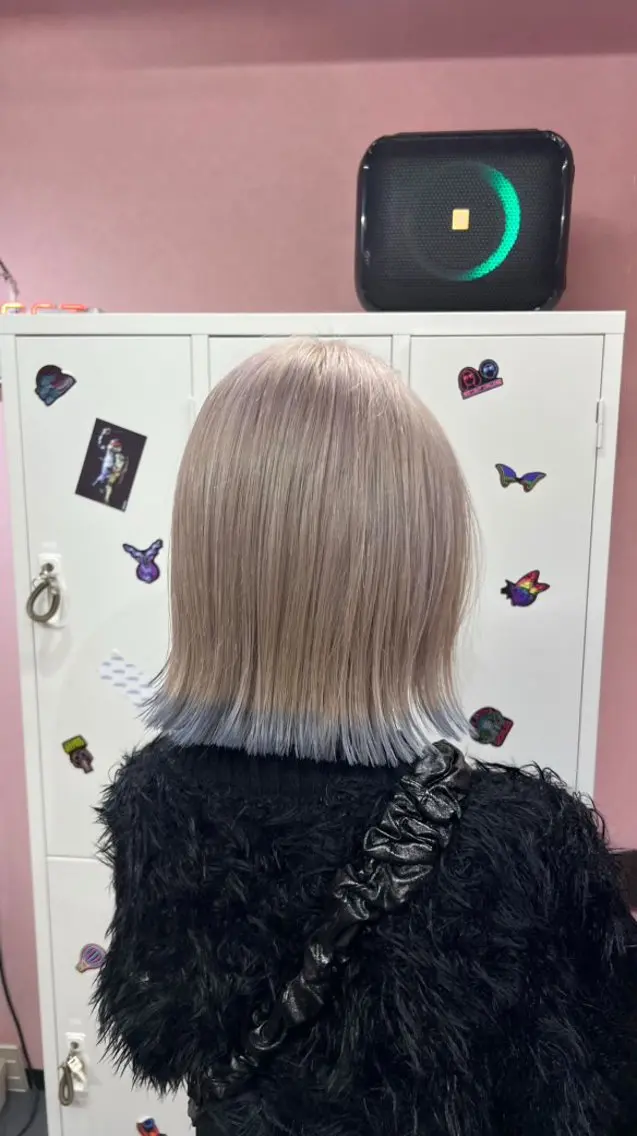 ショート カラー ベージュカラー ブリーチ ミルクティーベージュ ボブ カットパーマ3000 円/水曜日モデルのヘアスタイル
