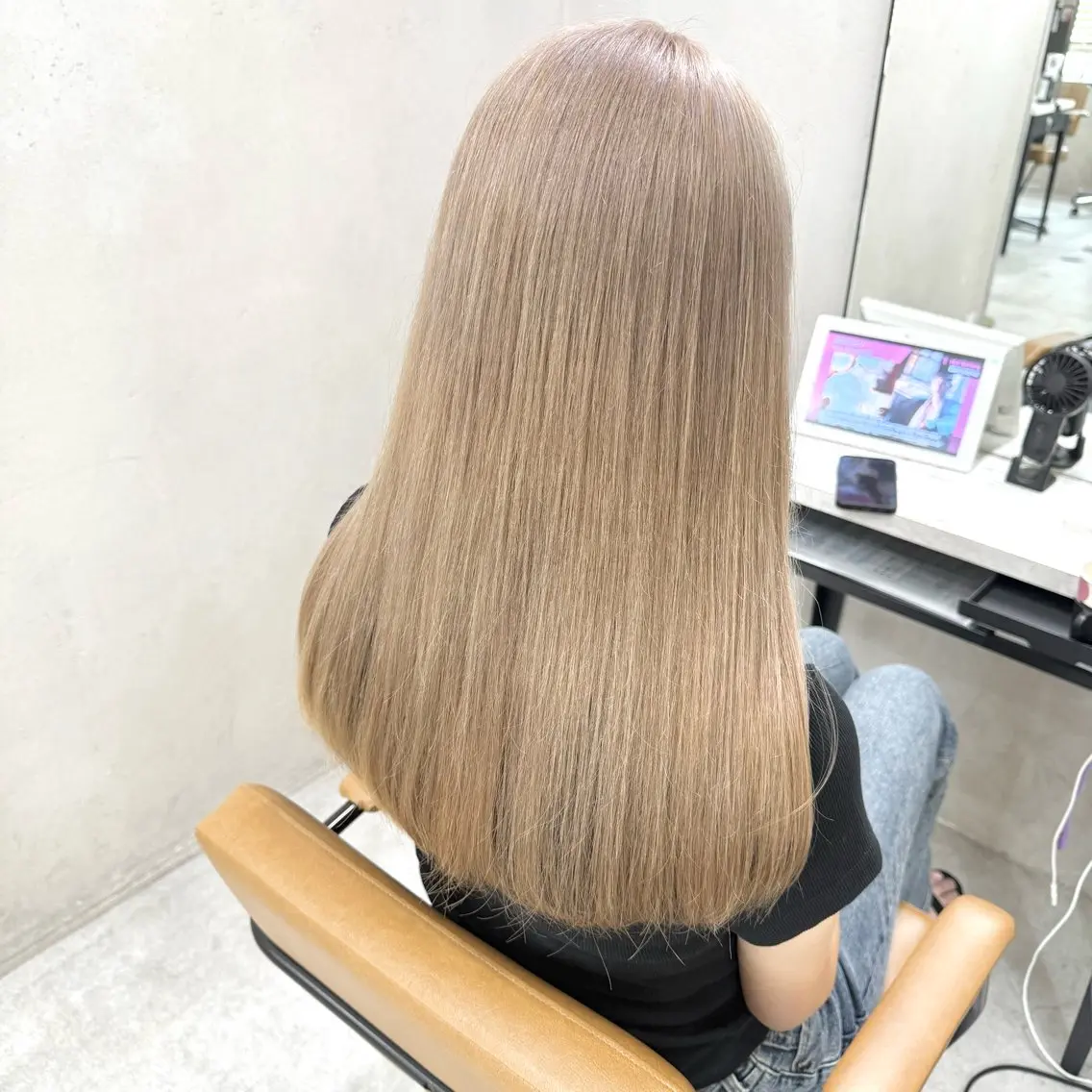 ロング カラー アディクシーカラー ベージュカラー ブリーチ ケアブリーチ ハイライトカラー 脱!黒髪 ダブルカラー【上野】のヘアスタイル
