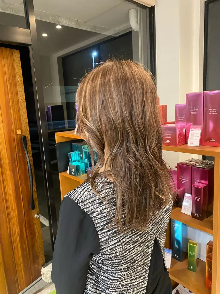 ロング カラー ハイライトカラー ハイライト レイヤーカット 田崎 暁大のヘアスタイル