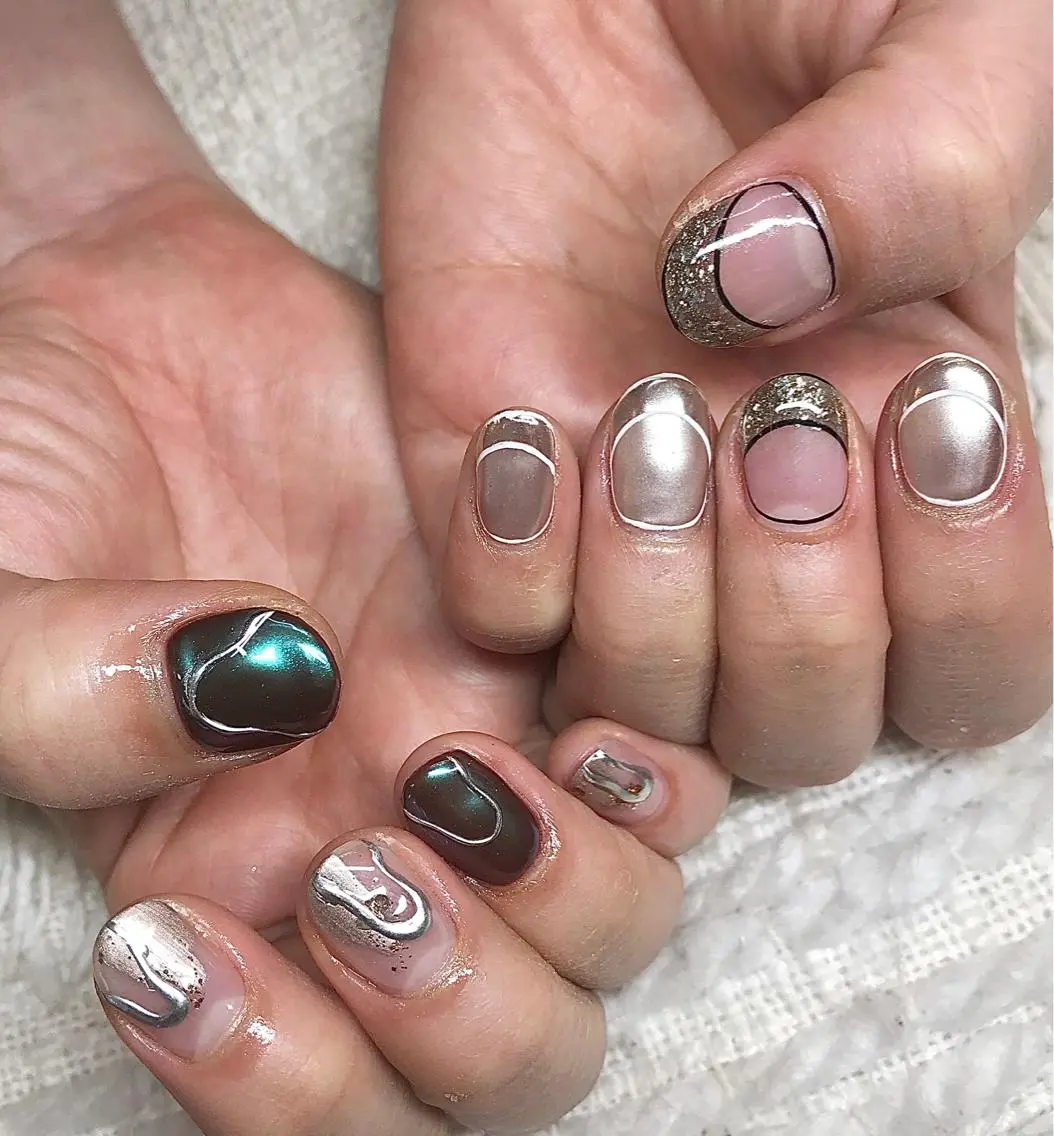ショート カラー パーマ ヘアアレンジ ネイル マツエク・マツパ フレンチネイル ミラーネイル el. by Aoのネイルデザイン