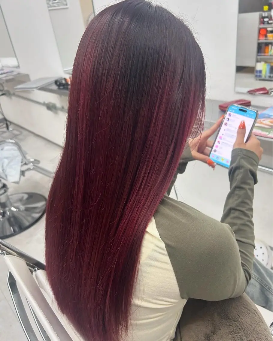 ロング カラー バレイヤージュ レッドカラー レイヤーカット 田口 莉奈のヘアスタイル