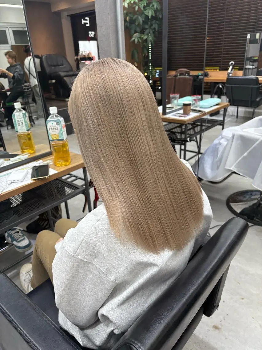 セミロング カラー ベージュカラー ホワイトベージュ カット ヘアカラー ENA💗NEXT /ハイトーンエクステのヘアスタイル