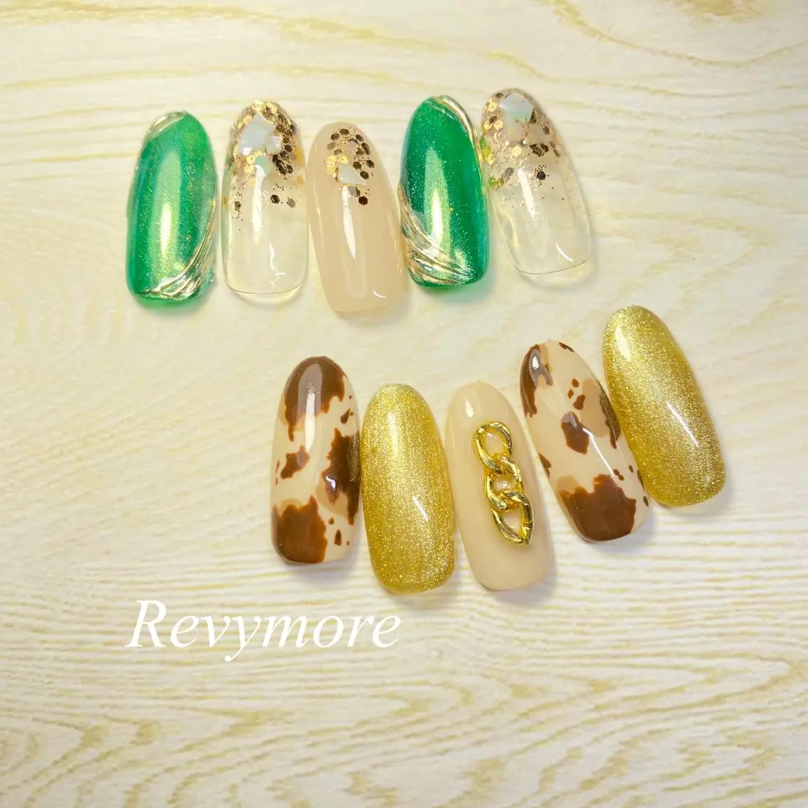 ミディアム ネイル ジェルネイル ミラーネイル シンプルネイル nail salon Revymoreのネイルデザイン
