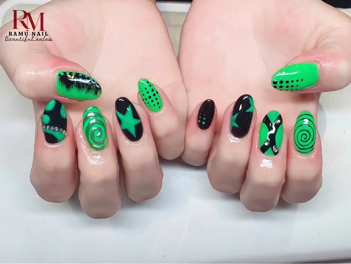 ネイル キラキラネイル マグネットネイル ミラーネイル ピンク 夏ネイル ハンドネイル RAMU Nail 恵比寿店のネイルデザイン