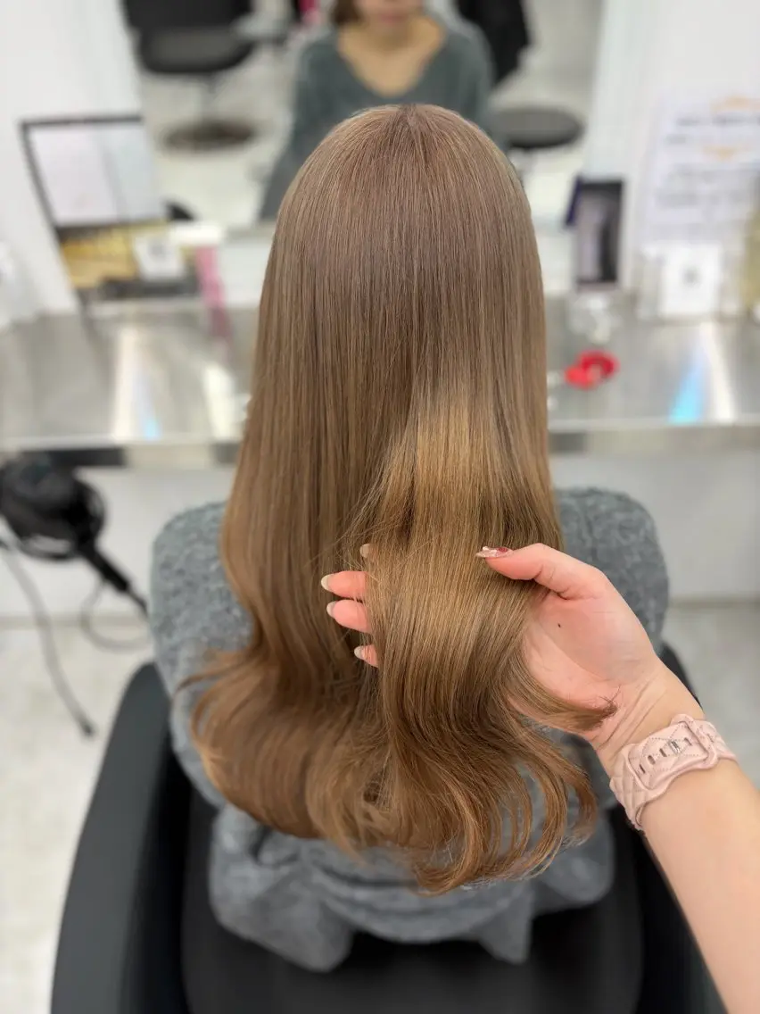 ロング カット ヘアカラー トリートメント ヘアセット 艶髪ハイトーンカラー 渋谷🎀ririkaのヘアスタイル