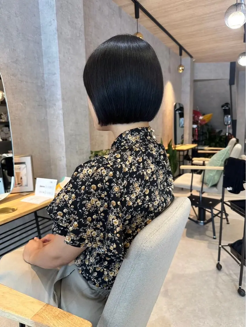 ショート カラー HAILEY HONAMIのヘアスタイル