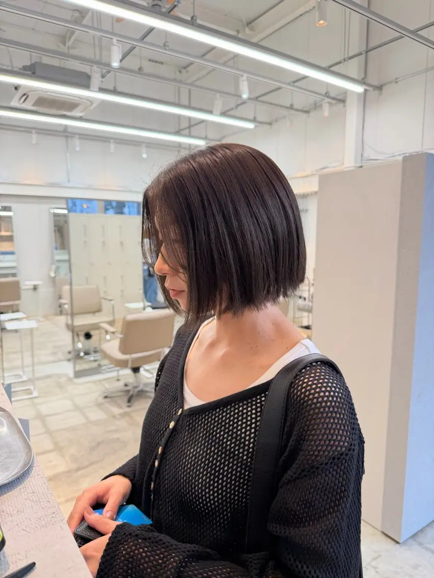 ショート カラー アッシュ アッシュグレー アッシュグレージュ グレージュ ボブ カット ヘアカラー トリートメント ENIF 大島 芽生のヘアスタイル