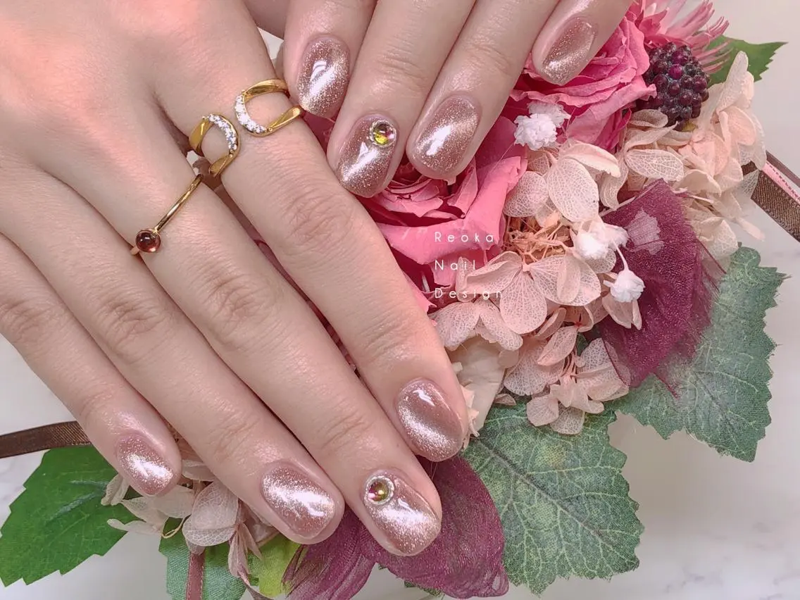ミディアム ネイル Blowe ニュアンスのネイルデザイン