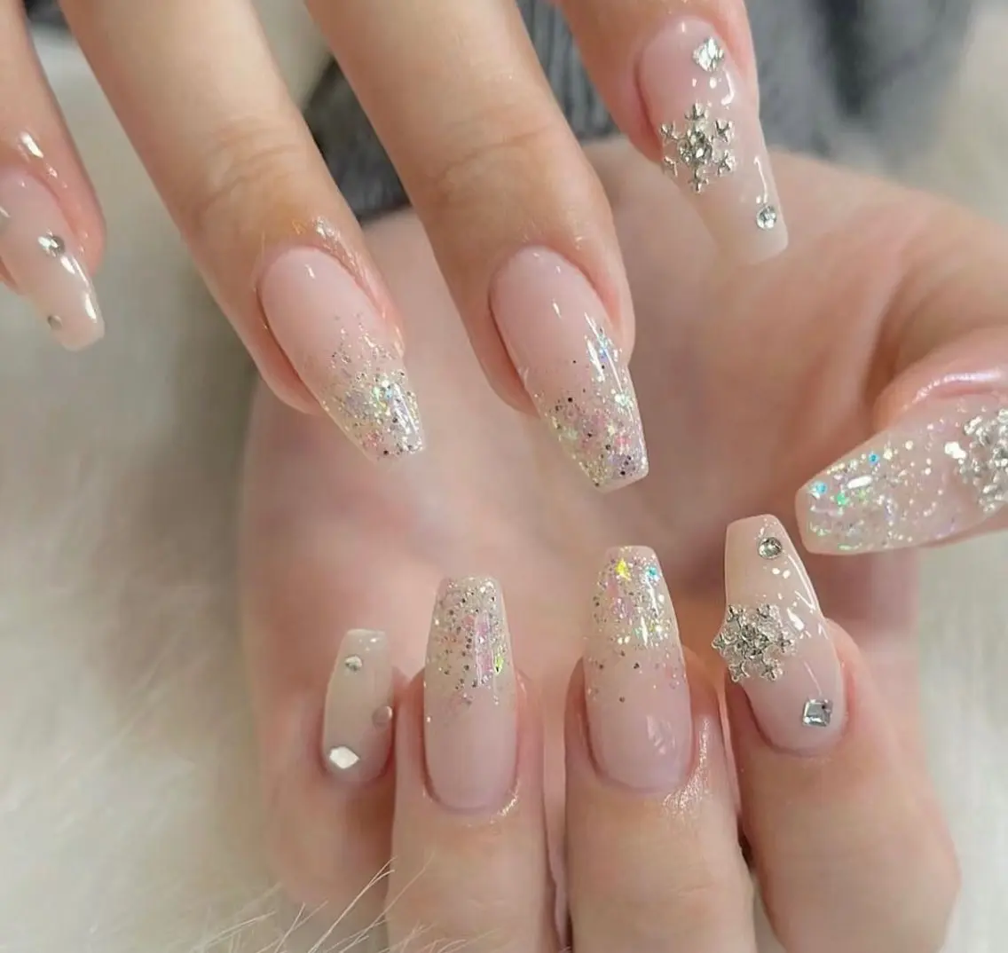 ネイル オーロラネイル チークネイル 長さ出し フットネイル フレンチネイル ハンドネイル ハンドケア lily nailのネイルデザイン