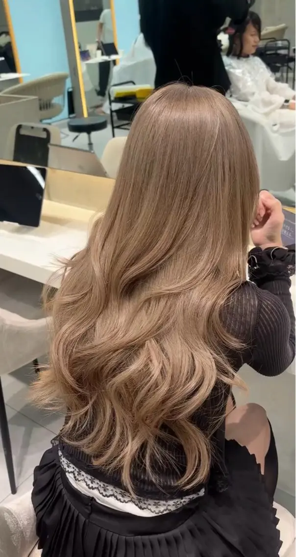 ロング カラー あいり／艶髪 、透明感カラー🩶のヘアスタイル