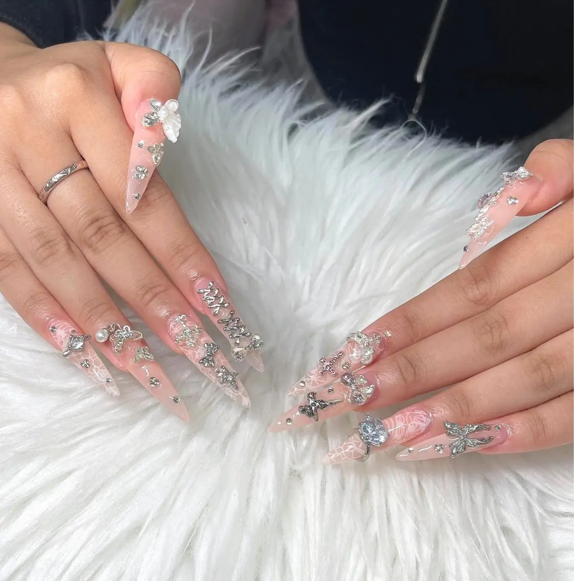 ネイル 長さ出し グラデーション 卒業式 キラキラネイル マグネットネイル Lee Nailsのネイルデザイン
