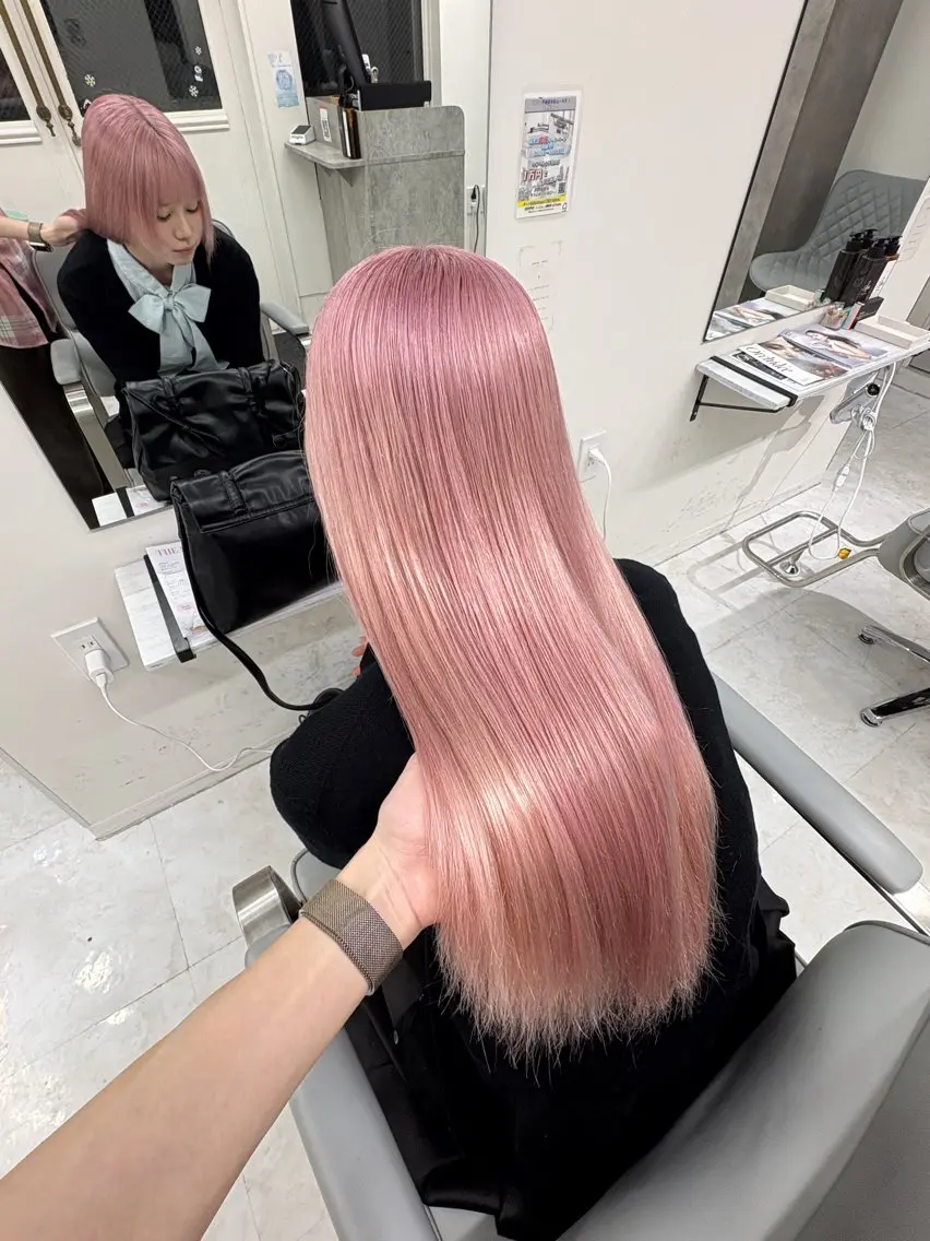 セミロング カラー アッシュ アッシュグレー ベージュカラー ブリーチ ブロンド カット ヘアカラー トリートメント 【きらめき屋さん🎀 ハイトーン大和🎀】のヘアスタイル