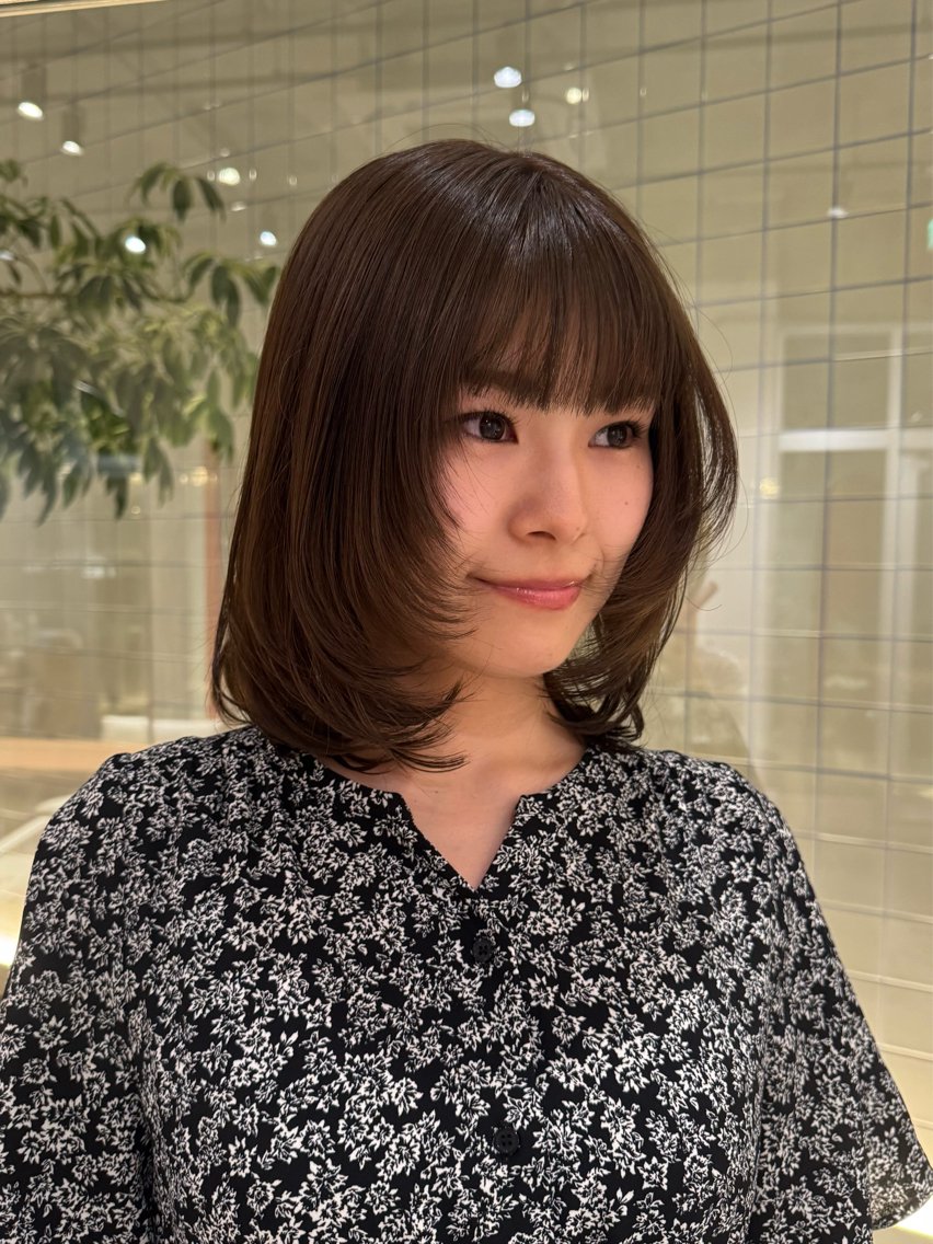 ミディアム カット ヘアカラー Karin/レイヤー ＆ナチュラルカラーのヘアスタイル