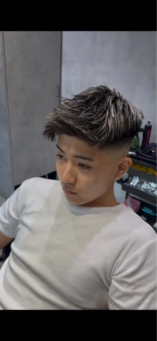 ショート メンズ フェードカット メンズメッシュ 刈り上げ ミヤモト ダイキのヘアスタイル