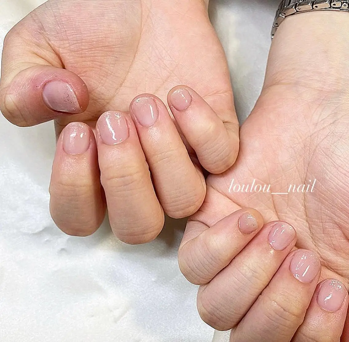 ネイル グラデーション ラメ(グリッター) オフィスネイル ピンク シルバー ハンドネイル ハンドケア 葛西 知佳のネイルデザイン