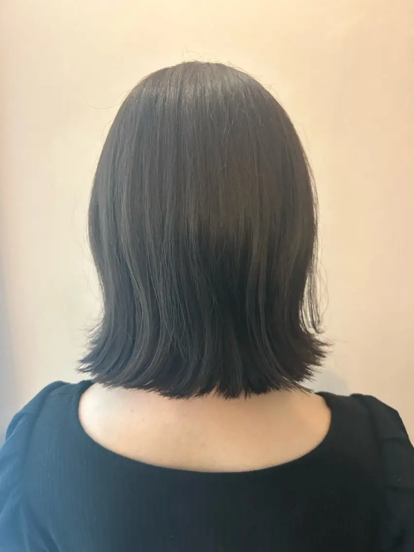 ミディアム カラー アッシュ アッシュグレー ブリーチ ブリーチなしカラー hubhair レイヤー/透明感のヘアスタイル