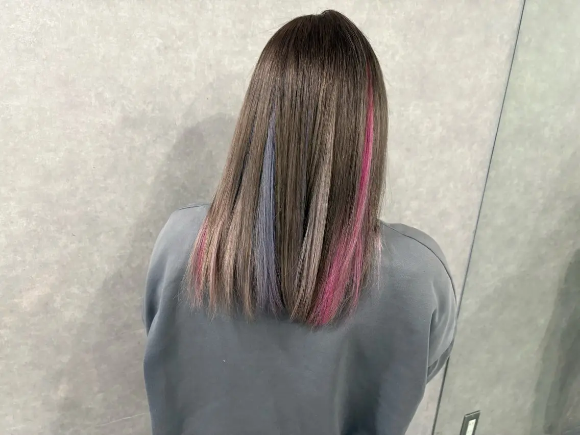 セミロング カラー がわ/ハイレイヤー /ハイトーンカラーのヘアスタイル