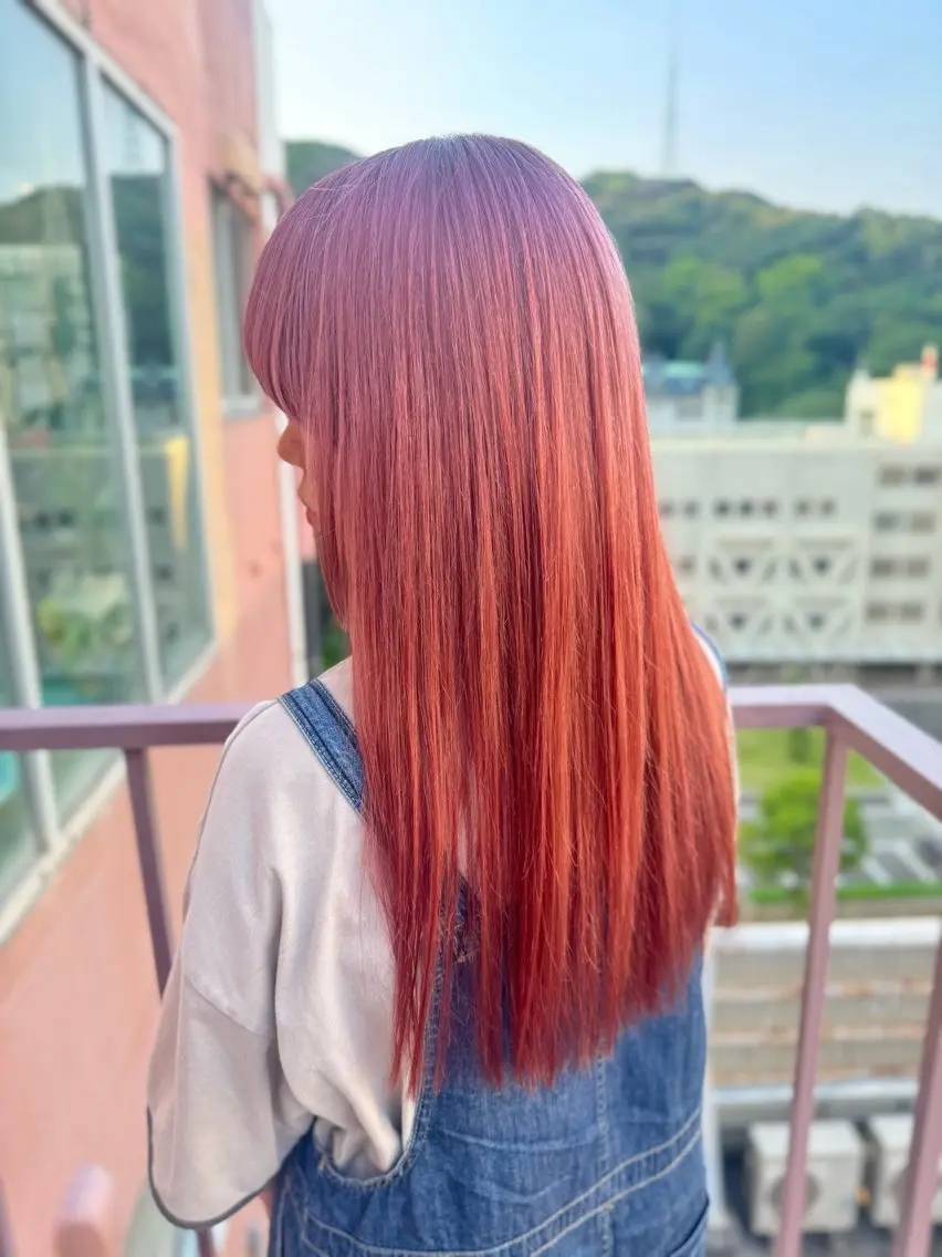 ロング カラー ピンクカラー ヘアカラー Viage （ビアージュ）のヘアスタイル