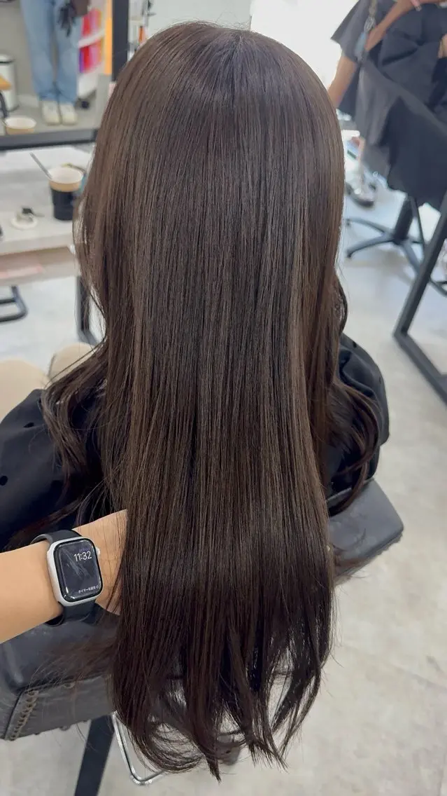 ロング カラー アッシュ アッシュブラウン ベージュカラー 黒髪 ブリーチ カット ヘアカラー トリートメント 赤み無し柔らかカラー 【梅田】madokaのヘアスタイル