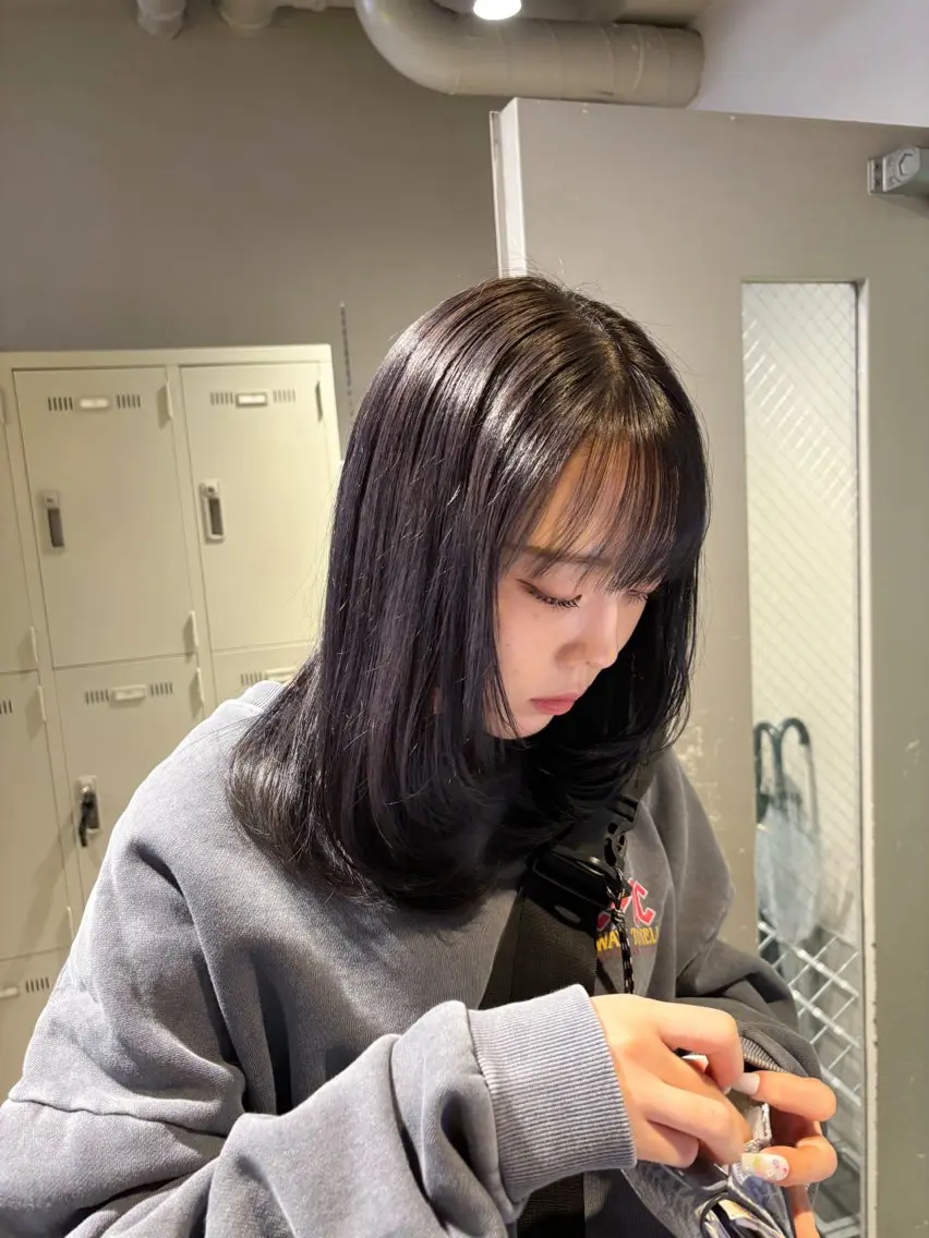ロング カラー 抜け感レイヤー︴ ニュアンスカラーのヘアスタイル