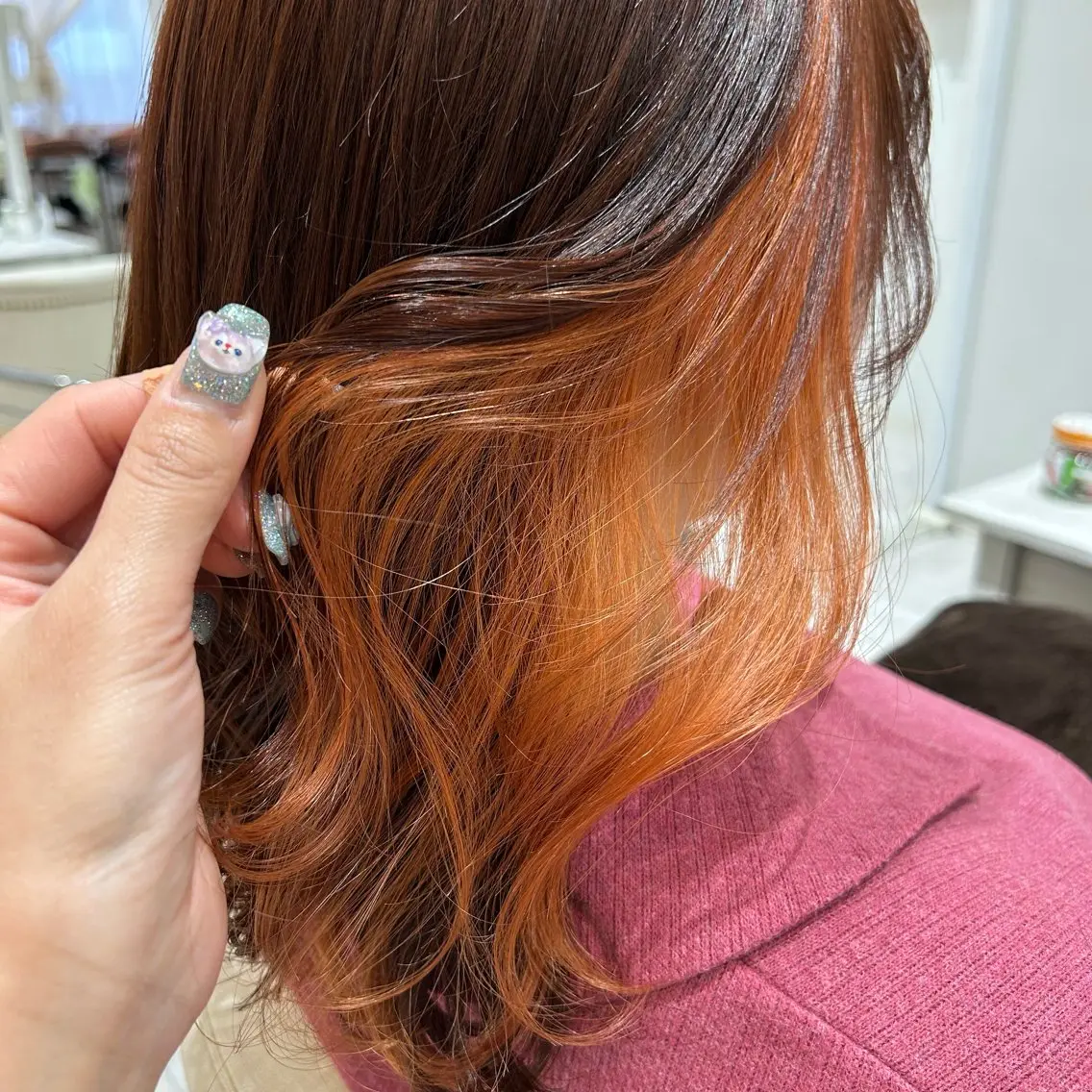 ミディアム カラー デザインカラー インナーカラー オレンジ カット ヘアカラー トリートメント afrodite HINATAのヘアスタイル