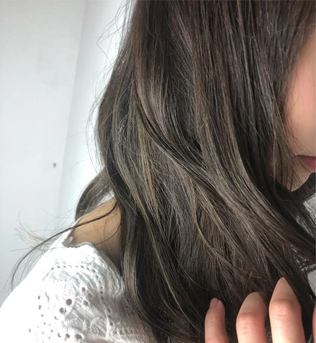 セミロング カラー グレージュ ハイライトカラー ハイライト 永井 悠大のヘアスタイル