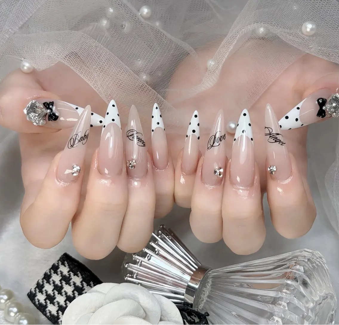 ネイル アートネイル フラワーネイル ジェルネイル キラキラネイル 韓国ネイル ハンドネイル ハンドケア Nova Nailのネイルデザイン