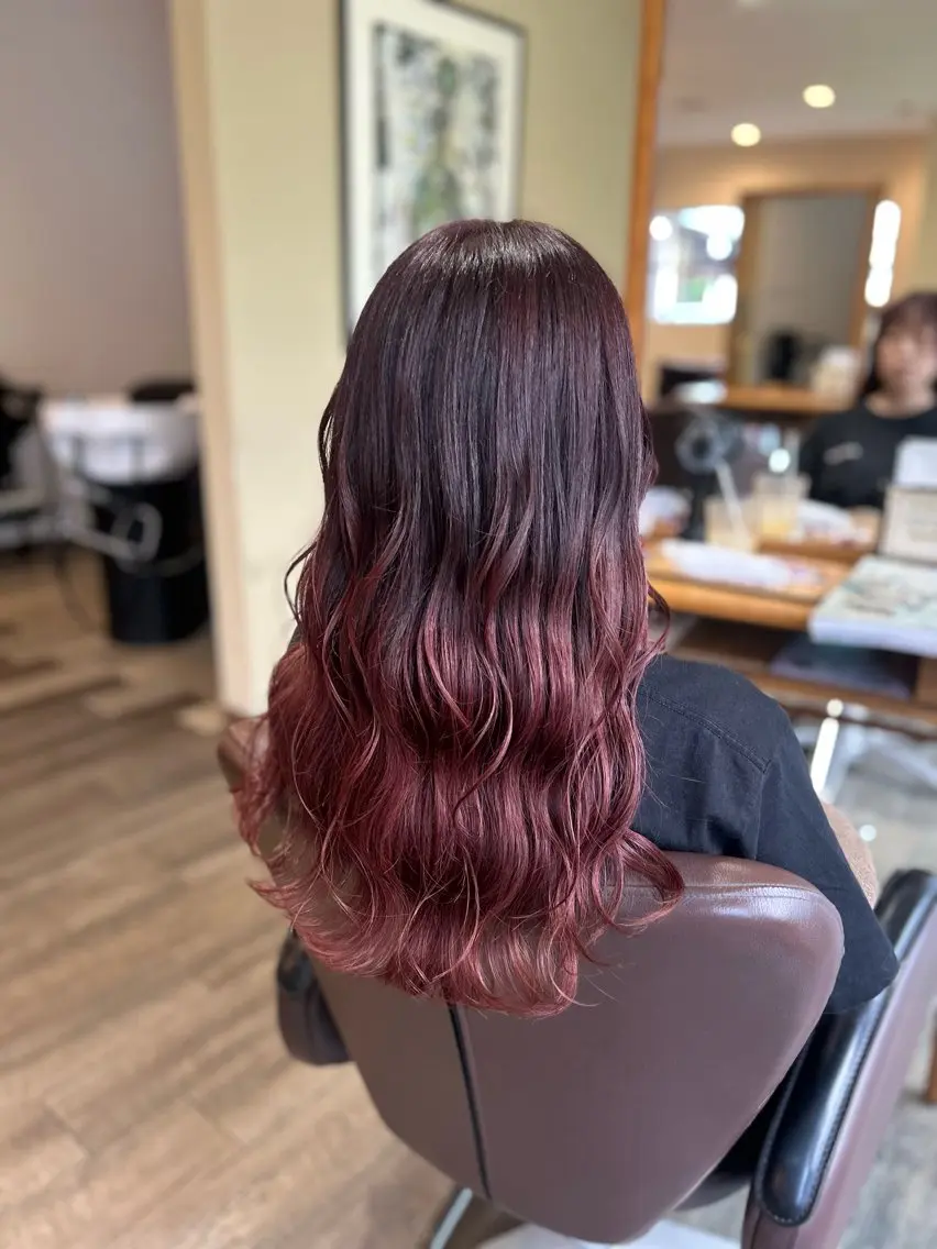 ロング カラー ブリーチ カット ヘアカラー 井上 花音のヘアスタイル