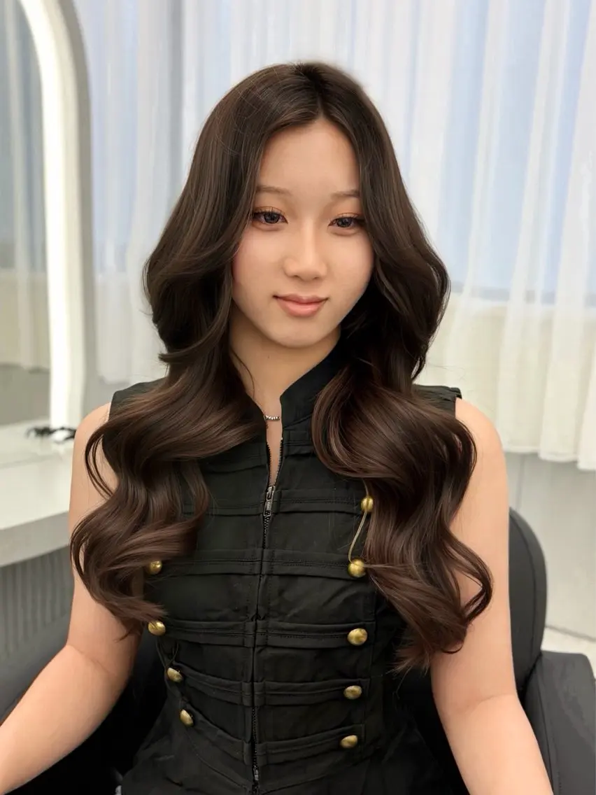 ロング 韓国風ヘア ロング 小顔カット ヘアセット かもみゆ/ブラウン /ベージュ/髪質改善のヘアスタイル
