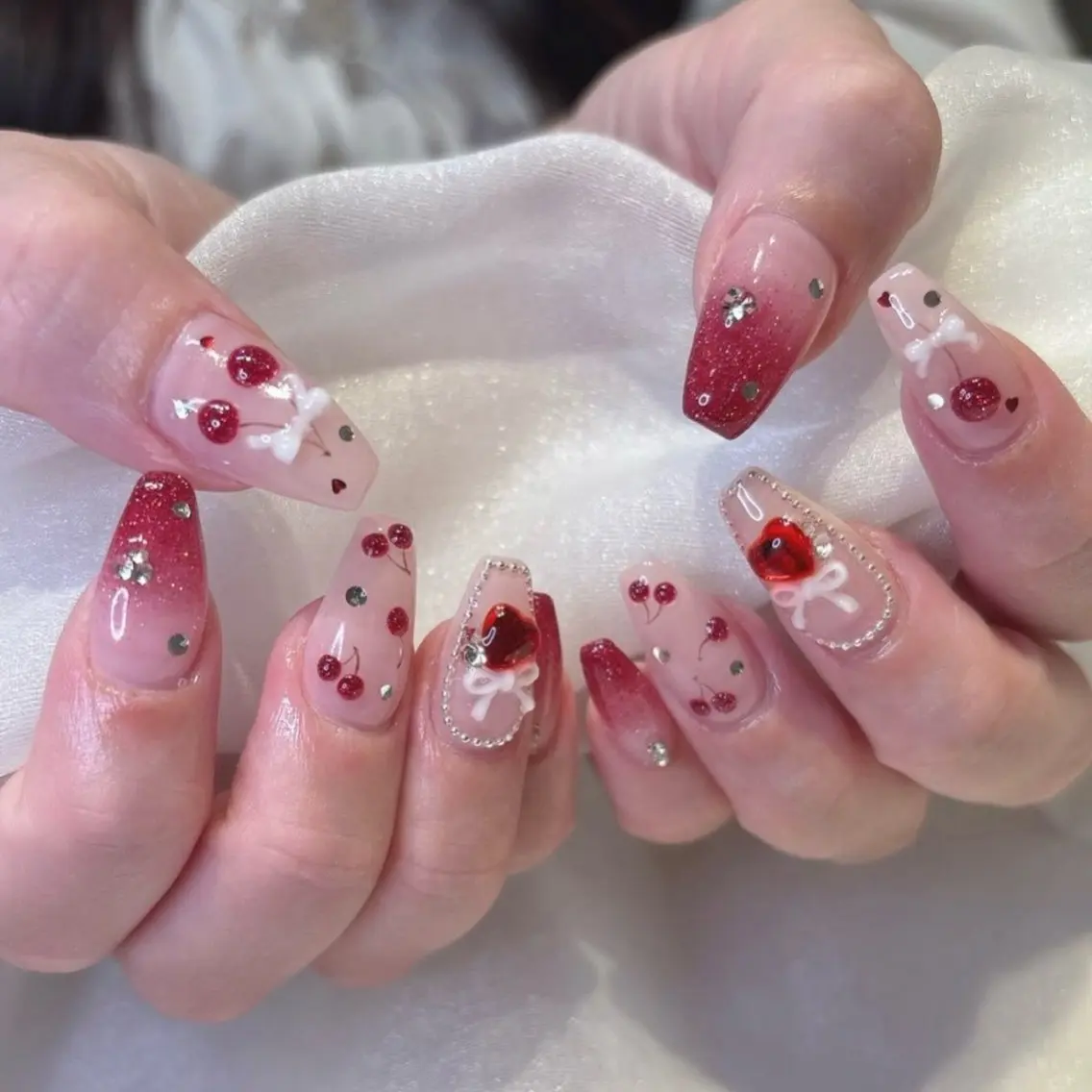 ネイル チークネイル ドット フットネイル フレンチネイル グラデーション ハンドネイル ハンドケア Nihonthy Nail 新宿のネイルデザイン