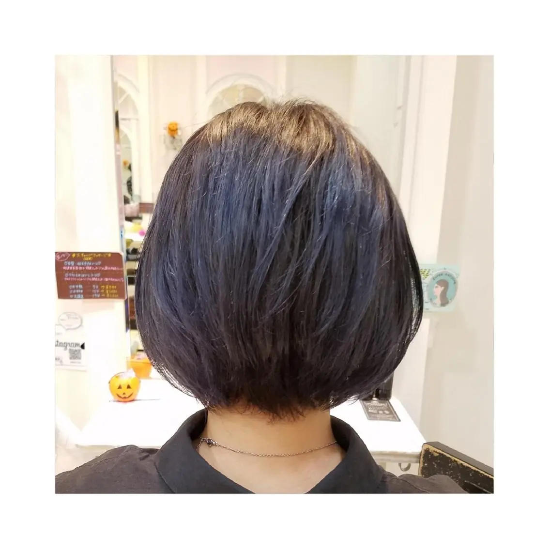 ショート カラー 荒山 栞奈のヘアスタイル